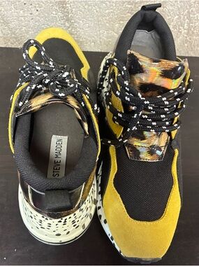 Steve Madden Women's Yellow & Black Mixed-Print Lace-Up Sneakers